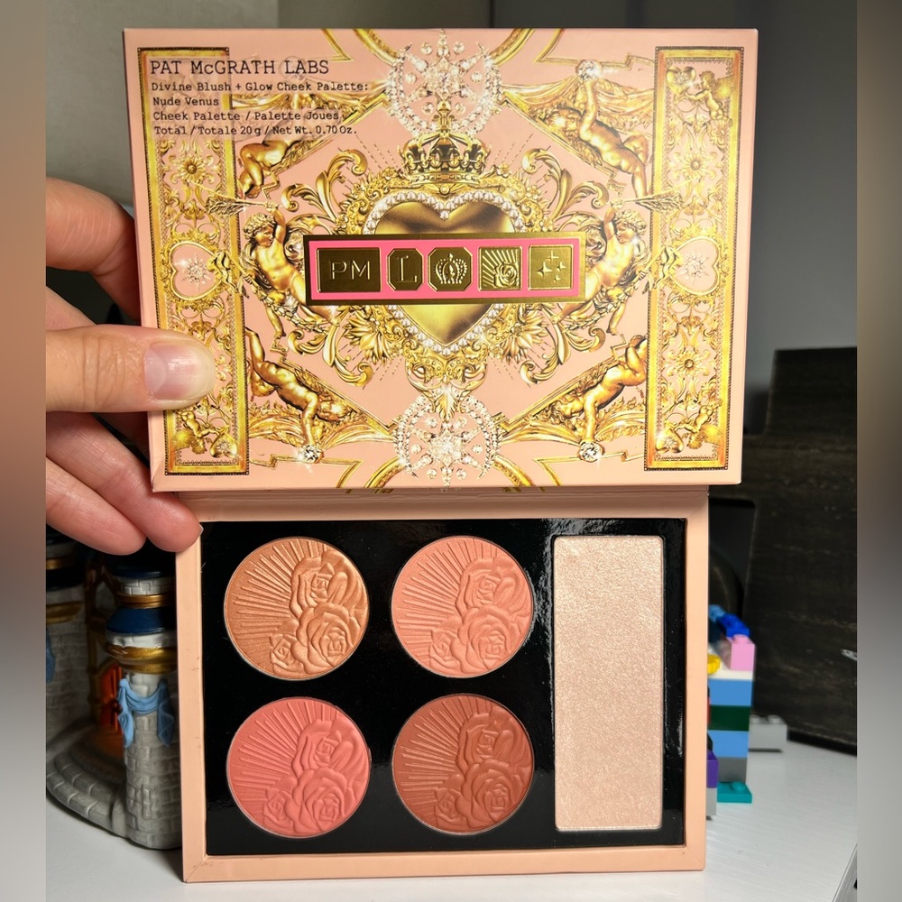PAT McGRATH LABS
Divine Blush + Glow Face Palette: Nude Venus ❤️‍🔥